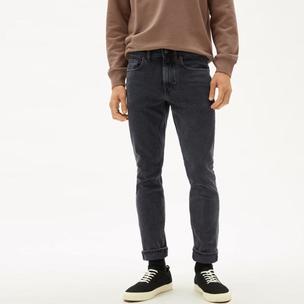 Everlane Men's Slim Jeans in Washed Black Denim
